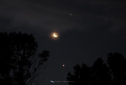 The Moon, Venus, and Jupiter in conjunction on the morning of July 7, 2015