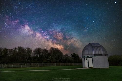 The Milky Way rises over Frosty Drew Observatory. Image credit: Brandon Buckman.