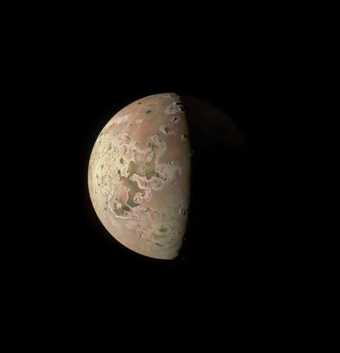 Juno performs successful flyby maneuver of Galilean Moon, Io on December 30, 2023. Image credit: NASA/JPL-Caltech/SwRI/MSSS, Image processing by Ted Stryk