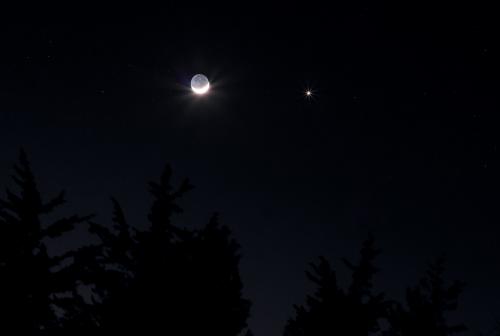 Venus and the Crescent Moon in conjunction. Image Credit: Frosty Drew Astronomy Team member, Scott MacNeill